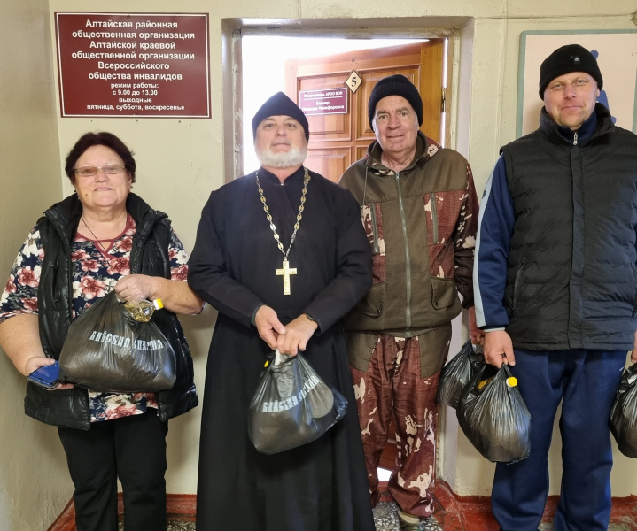 В Алтайском благочинии состоялась очередная раздача продуктовых наборов нуждающимся